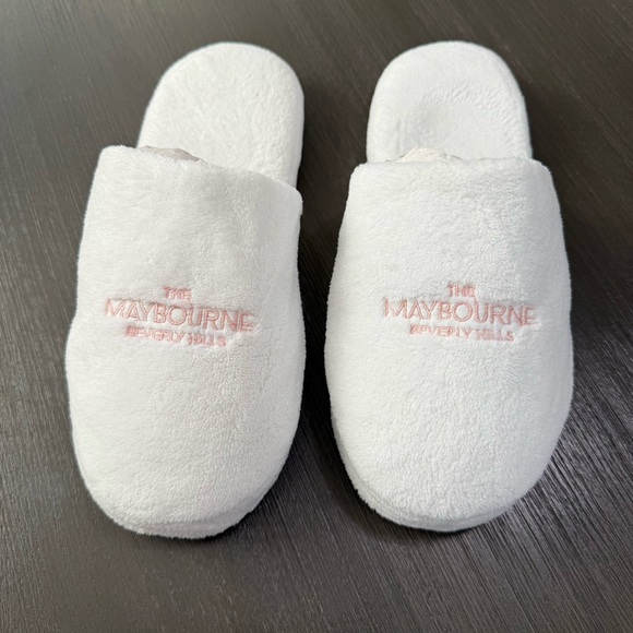 White Maybourne Beverly Hills Slippers 2 Pairs - Picture 4 of 5